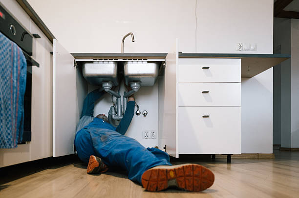 Professional Plumbing technician working in Bloomingburg, OH